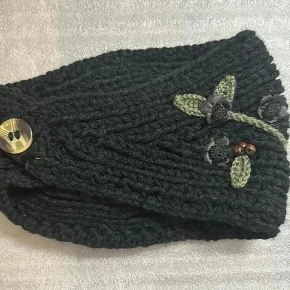 KNITTED HEAD BAND & NECK WARMER
-HAND MADE 
ADJUSTABLE SIZE - Picture 2 of 2